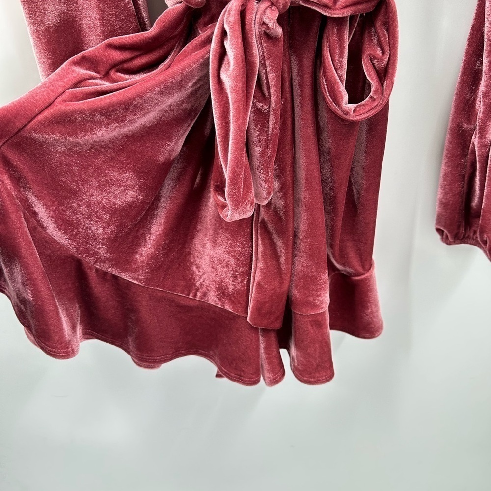 FRAICHE Allegra’s pink burnout velvet wrap on The Flash “Armageddon” romper - Picture 7 of 13